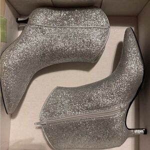 on 34th aatira tulip booties silver glitter kitten heel 5.5 M